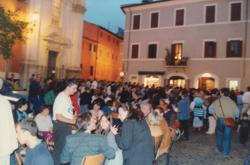 Un momento della festa finale in piazza