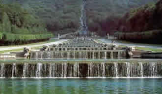 La cascata all'interno del parco