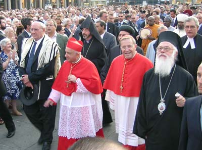 Il cardinale Tettamanzi al''incontro internazionale di preghiera per la Pace di Milano (2004)