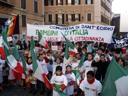 3 febbraio 2004 manifestazione in Piazza Montecitorio