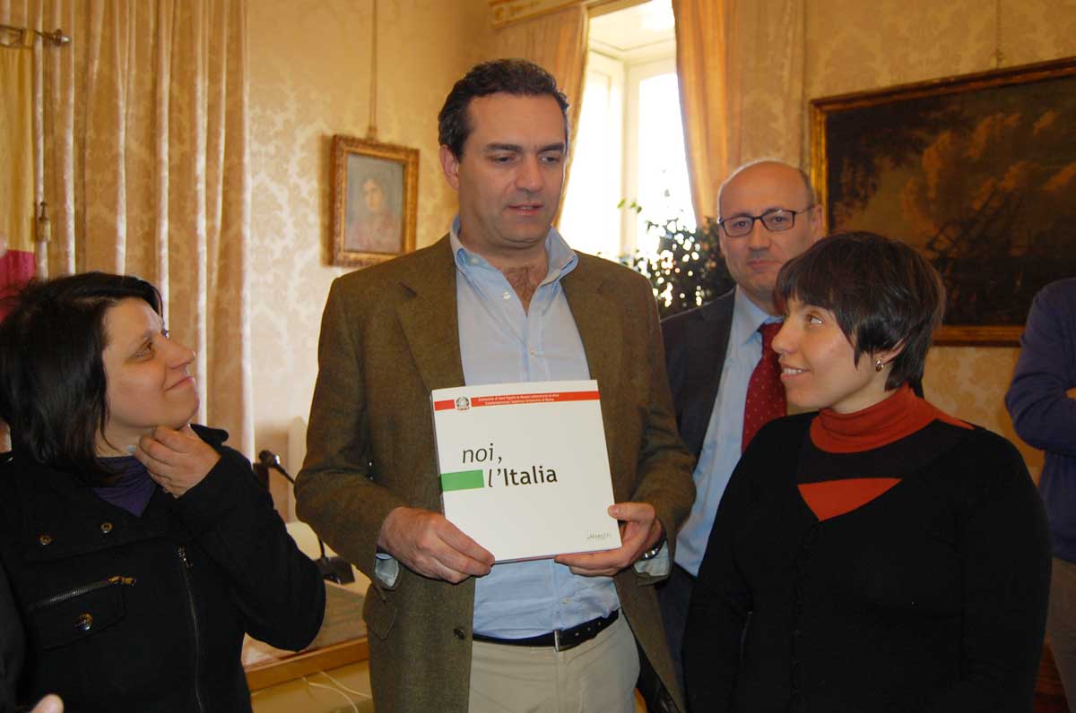 Gli Amici di Napoli regalano un quadro al Sindaco  Luigi De Magistris sull’Unità d’Italia 