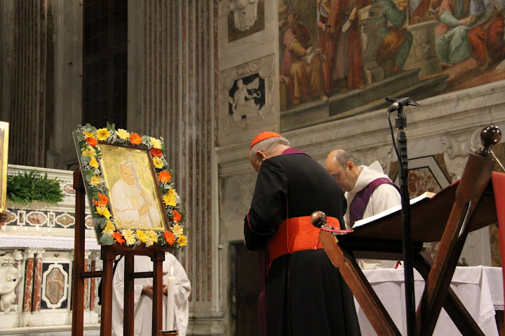 Il card. Dziwisz benedice l'icona di Giovanni Paolo II