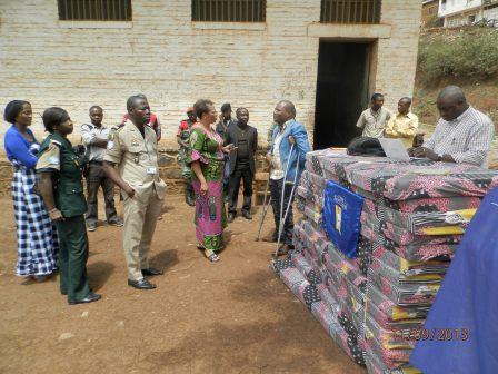 Comunità di Sant'Egidio - la consegna dei materassi al carcere minorile di Bukavu, settembre 2013