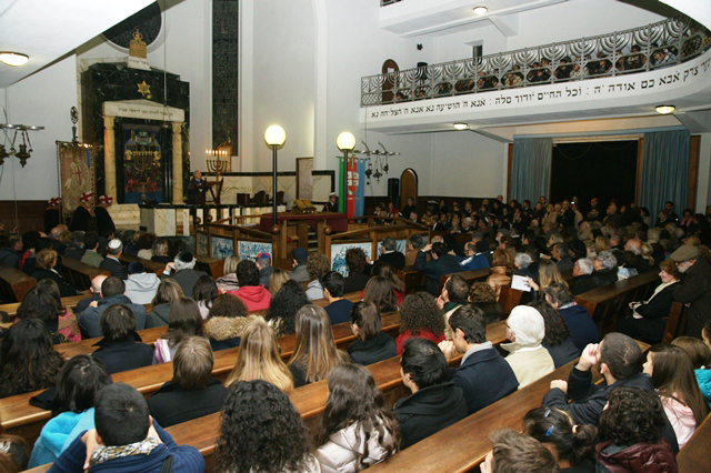 La marcia della memoria della deportazione degli ebrei genovesi organizzata dalla Comunità di Sant'Egidio