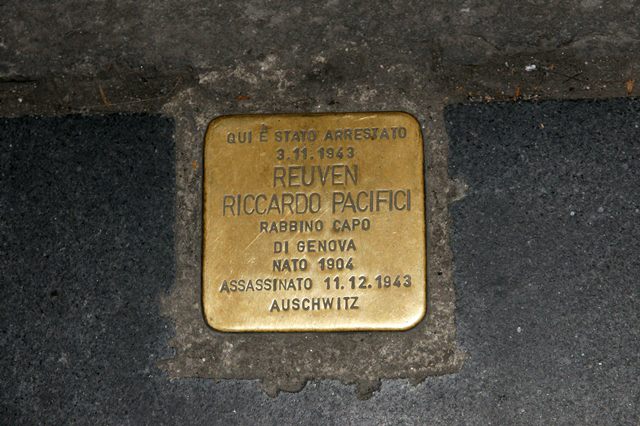 La targa commemorativa del Rabbino Pacifici