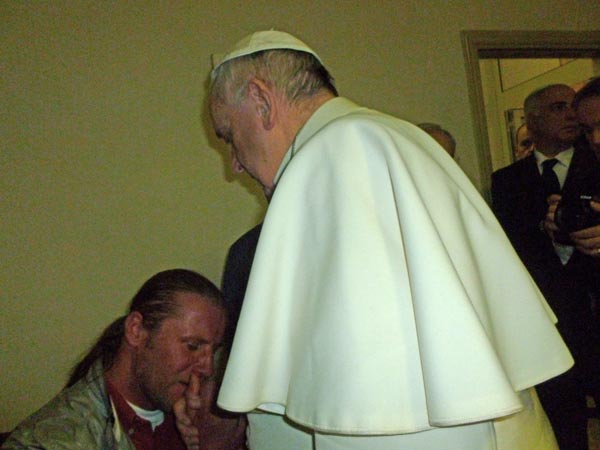 Papa Francesco a Pietralata  incontra amici di sant'egidio senza dimora