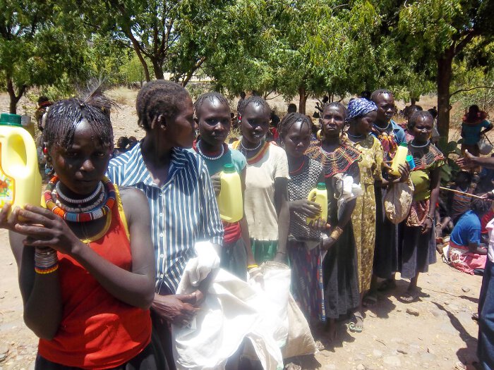 Immagini della distribuzione di aiuti alimentari da parte della Comunità di Sant'Egidio in Kenya (febbraio 2012)